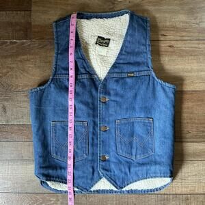 VINTAGE Size M - Wrangler Sherpa Lined Denim Vest Men's USA Made Workwear #37629